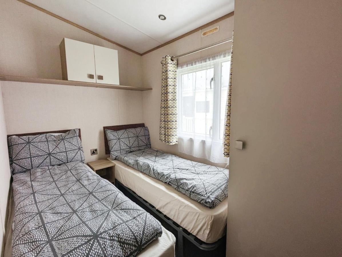 Caravan In The Cotswolds Villa Cirencester Esterno foto